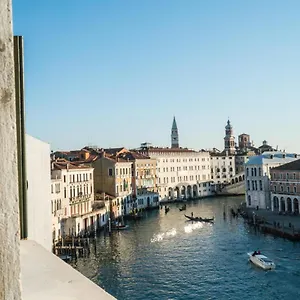 Ai Santi Apostoli Venedik